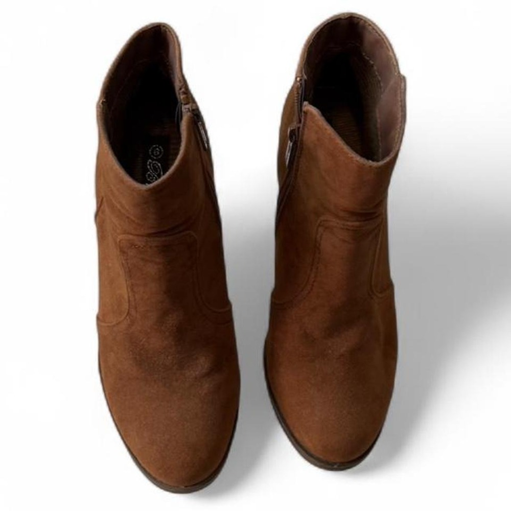 Breckelle's Brown‎ Faux Suede Heeled Ankle Booties, Women's Size 8